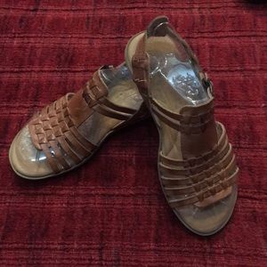 Born sandals, size 6.